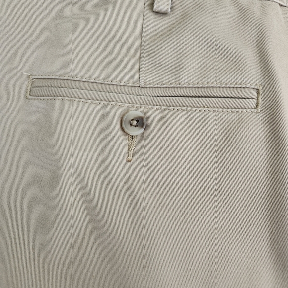 Lands End Men's Khaki Shorts, sz 44 - Picture 3 of 6